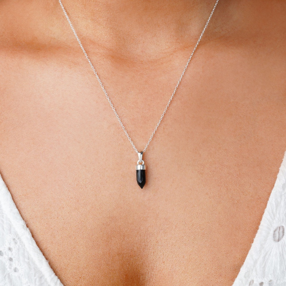 Crystal mini point pendant with Onyx in silver to wear as a necklace. Crystal necklace with black gemstone Onyx.