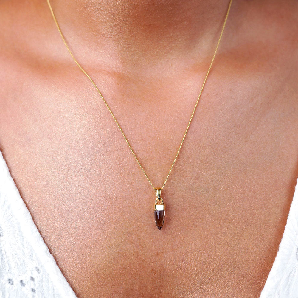 Mini point in Smoky Quartz for necklace with gold details. Gold necklace with Smoky quartz shaped into a mini point.