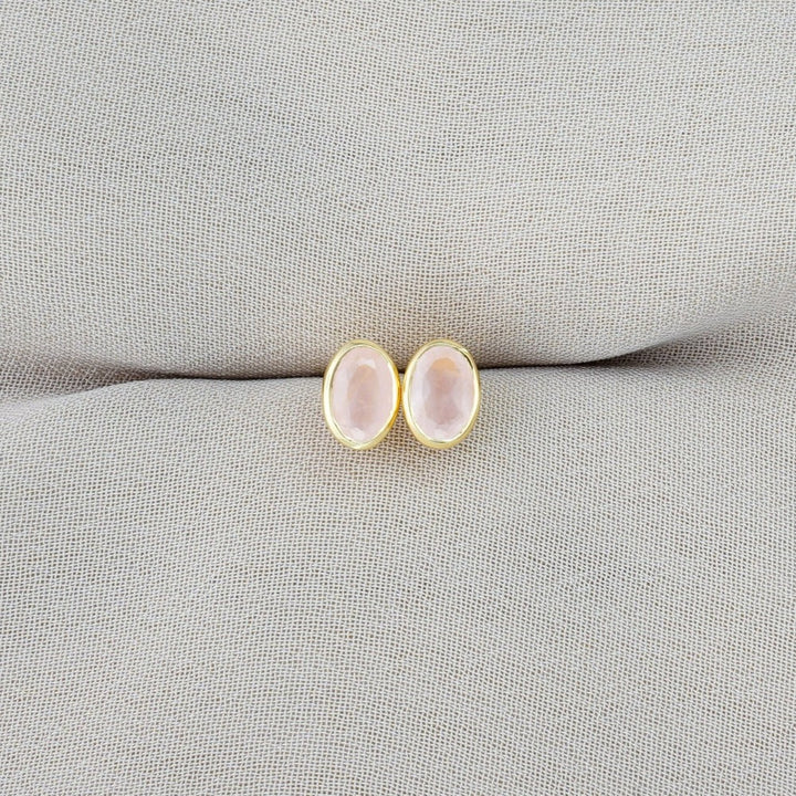 Gold earrings with Rose Quartz. Earrings with pink gemstone Rose quartz in gold.