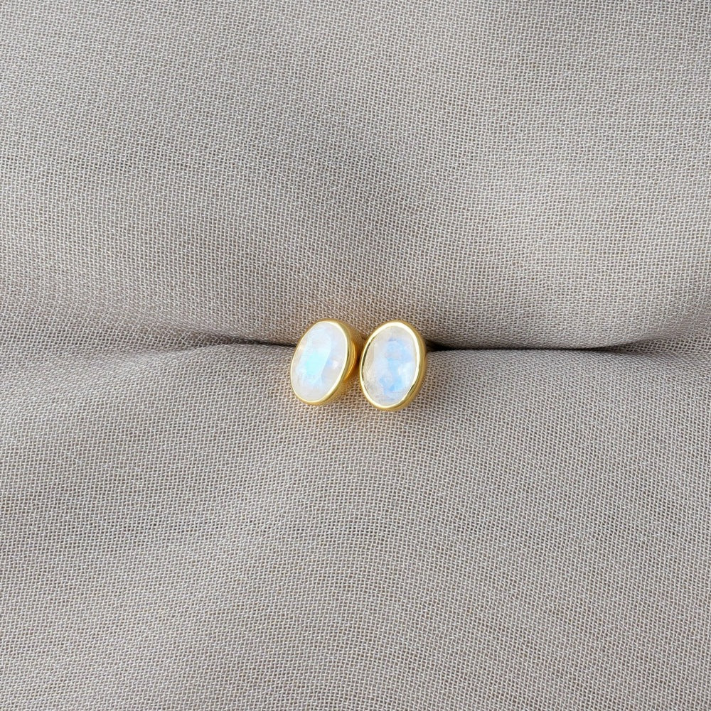 Rainbow stud earrings in gold. June birthstone earrings with Moonstone in gold.