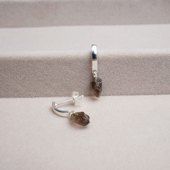 Smoky quartz earrings in silver. Beautiful silver earrings with small crystals of Smoky Quartz.