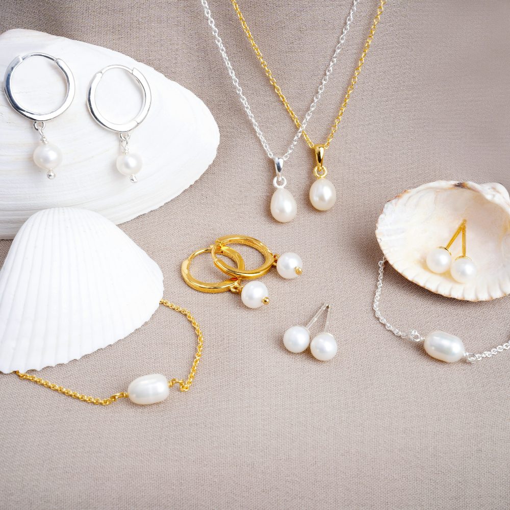 Pearl collection jewelry in silver and gold. Freshwater pearl jewelry.