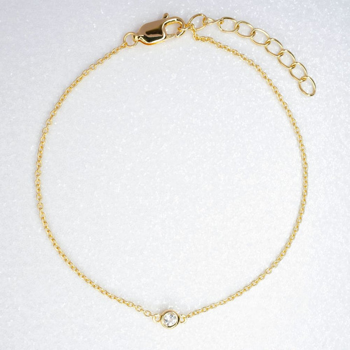 Crystal bracelet with White Topaz crystal. Bracelet in gold with beautiful White Topaz gemstone.