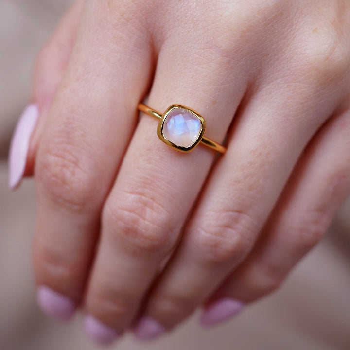 Ring with the Moonstone in gold, the birthstone of June. Elegant crystal ring with Rainbow Moonstone in gold.