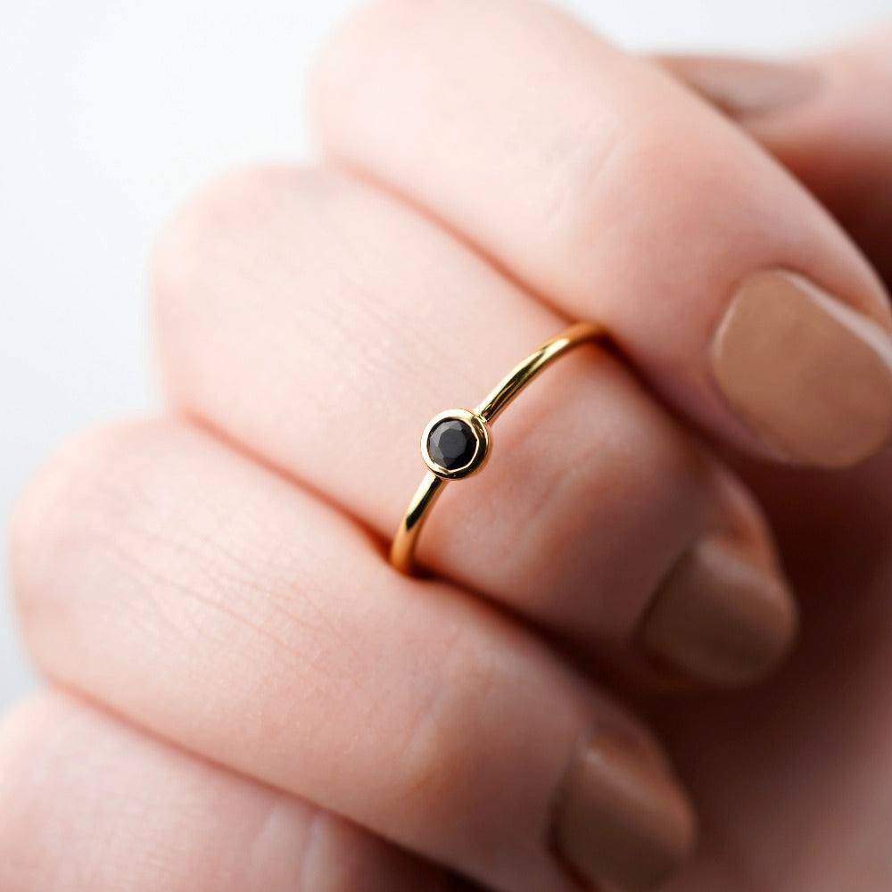 Modern crystal ring with Onyx in gold vermeil. Ring with gemstone Onyx which is a protective stone.