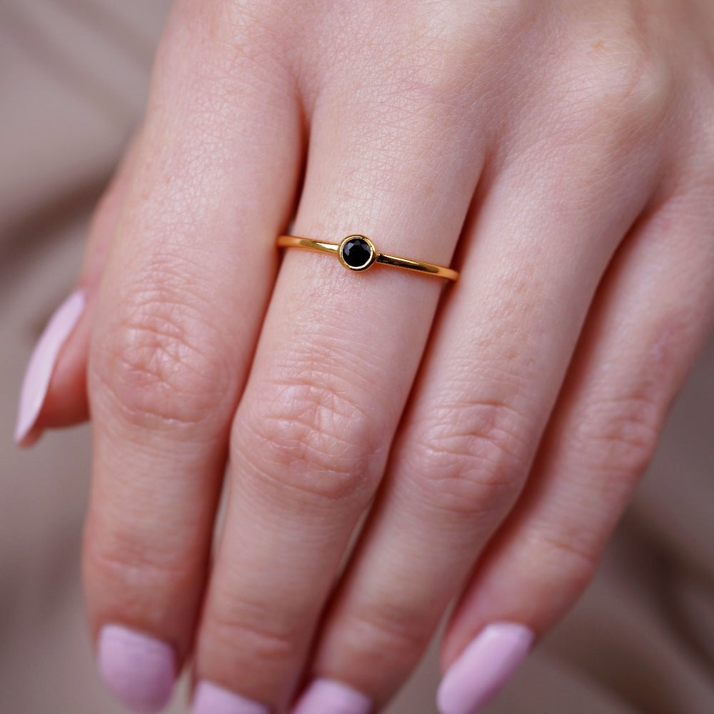  Gold ring with Onyx crystal. Elegant and modern gold ring with crystal Onyx.