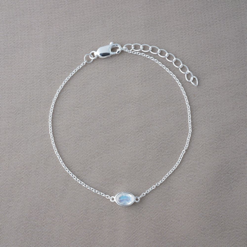 Bracelet with crystal Moonstone in silver. Gemstone bracelet with June birthstone Rainbow moonstone in silver.