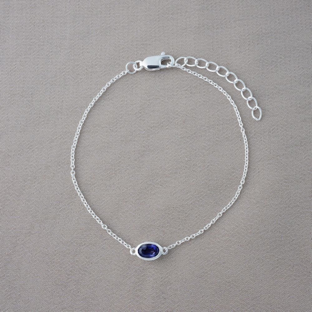 Silver bracelet with September birthstone Iolite. Bracelet in silver with blue, purple crystal Iolite.