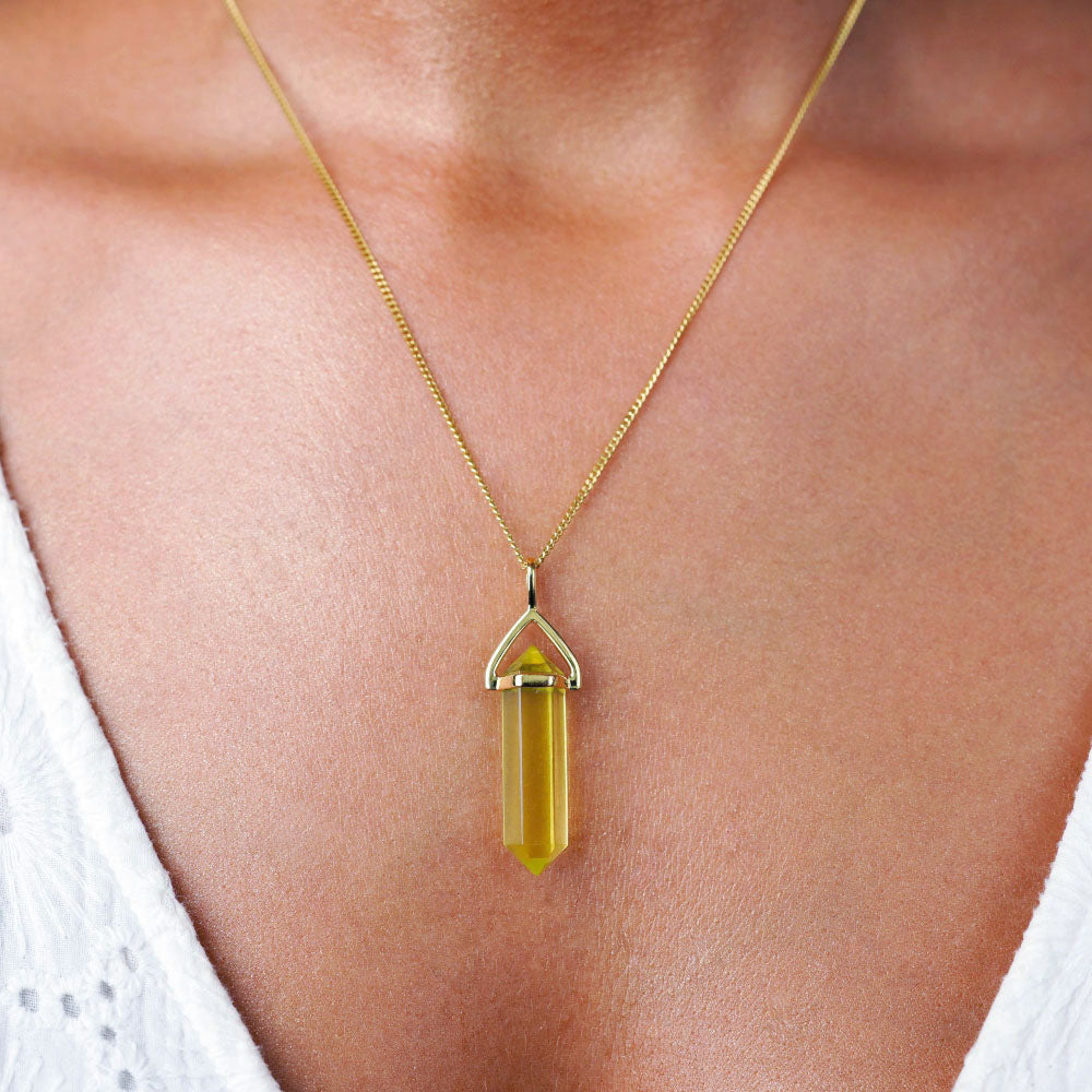 Necklace with yellow crystal Lemon Quartz which stands for happiness. Lemon Quartz gemstone jewelry in gold to wear as a necklace for happiness and success.
