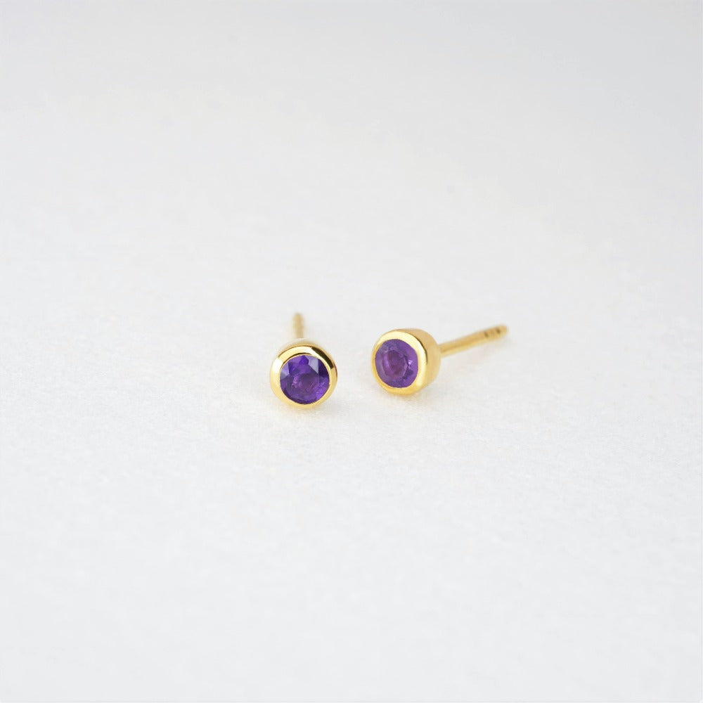 Earrings with Amethyst in gold. Stud earrings with crystal Amethyst in gold