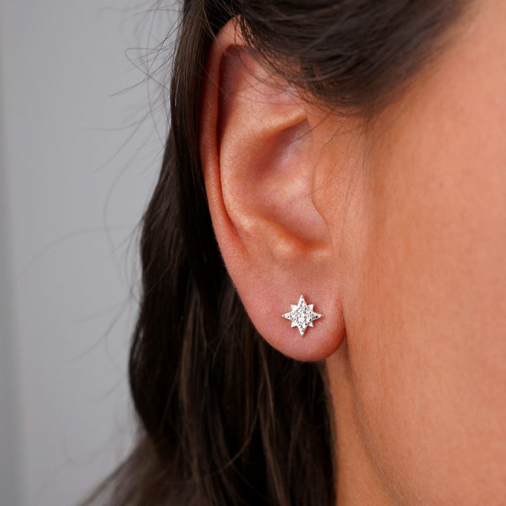 Star earrings in silver. Classy stud earrings with star in silver and White Topas crystals.