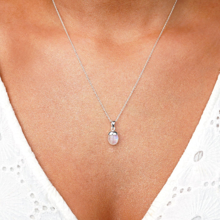 Jewelry with Rainbow Moonstone in silver to wear as a necklace. Crystal jewelry with Moonstone, the birthstone of June.