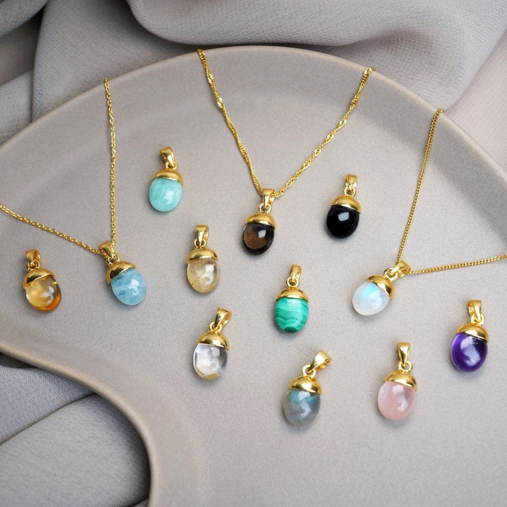 Tumbled gemstone jewelry in silver and gold. Modern and cute gemstone pendants in different colors.